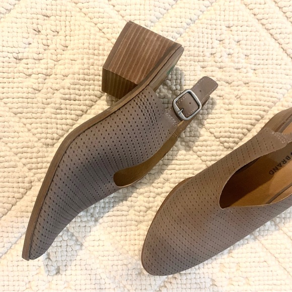 NWOB Lucky Brand Grey Perforated Slingback Stacked Heels - Picture 2 of 11